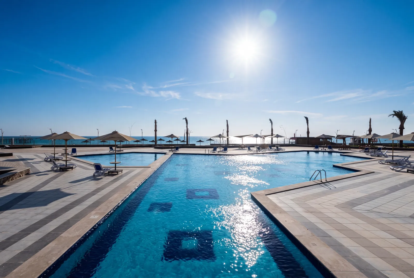 Matarma Beach Residence — Pool Grand Day